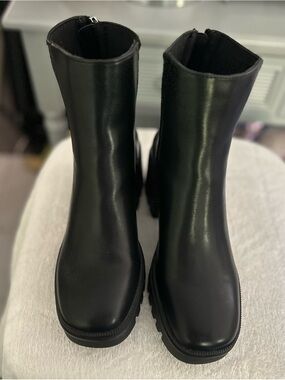 Forever 21 Black Chelsea Lug Ankle Boots